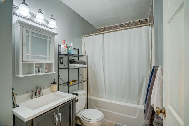 Building Photo - 1606 Steensland Dr