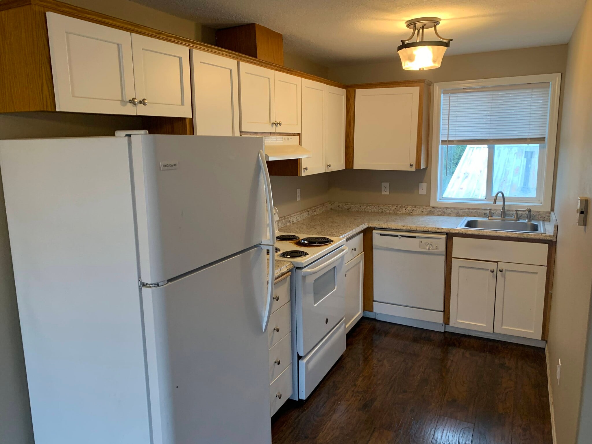 1b1b - 16049 SE Caruthers St