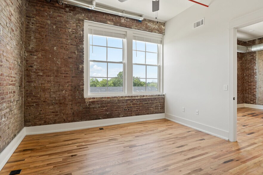 Building Photo - 211 W Colville St