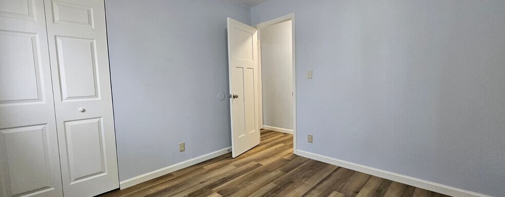 Building Photo - 254 Prince of Wales Dr