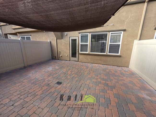 Building Photo - 6233 Avenida De Las Vistas