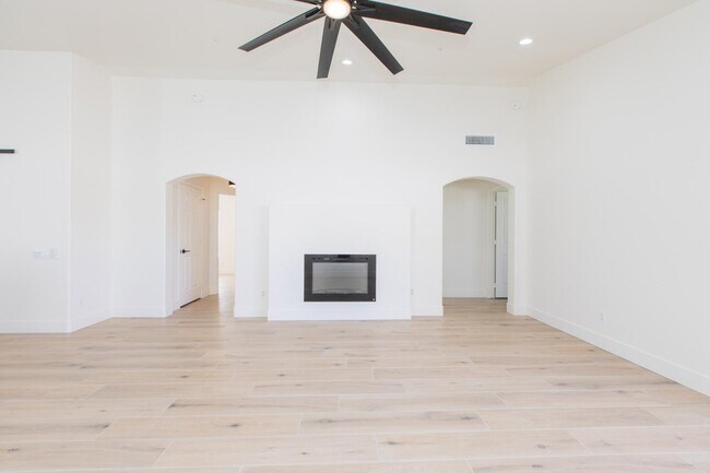 Building Photo - 23554 N 73rd Pl