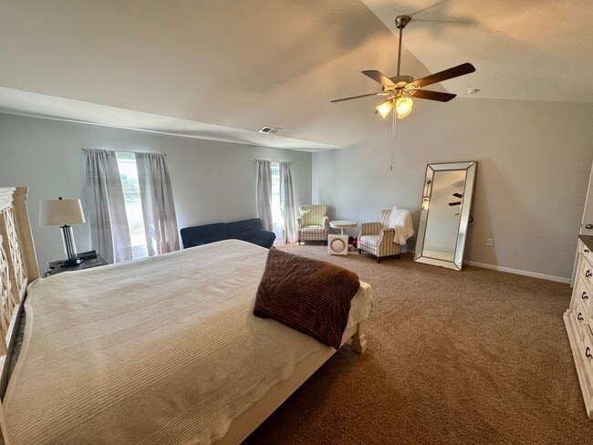 Building Photo - Beautiful 5BR/3BA Home in Roberta Ridge
