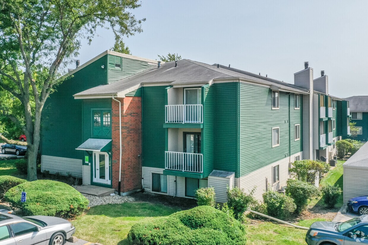 Winding Hills Apartments Davenport
