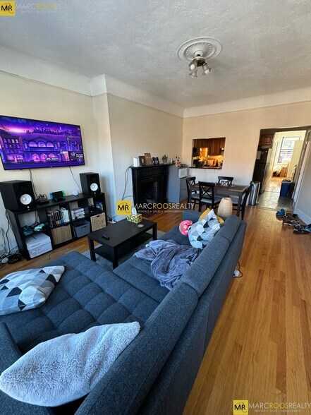 Building Photo - 461 Beacon St