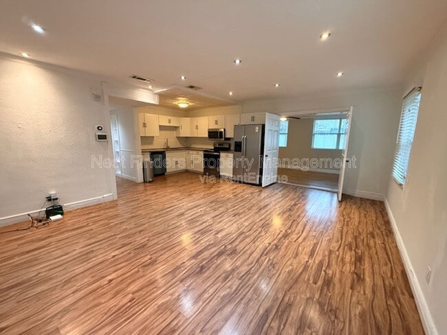 Building Photo - 2855 Ernest St