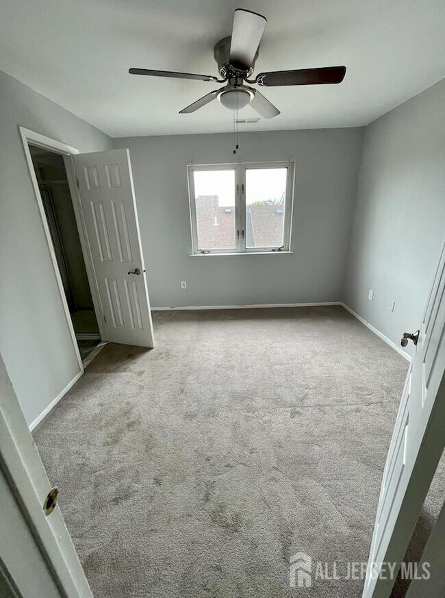 Building Photo - 410 Johnstone St