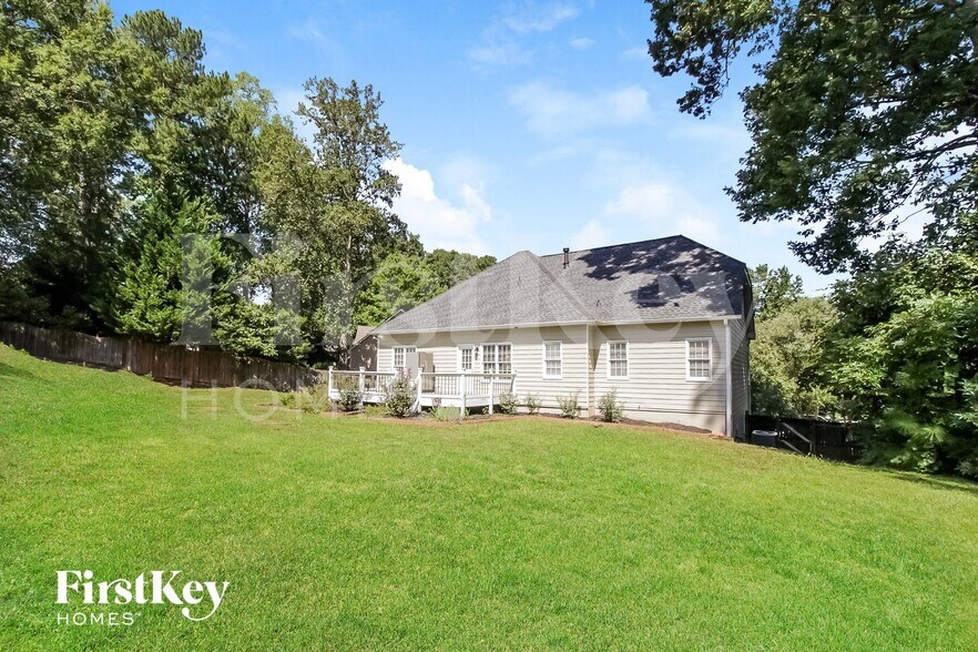 Building Photo - 224 Tennis Ct Ln