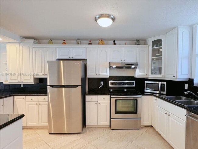 Building Photo - 3100 NE 49th St