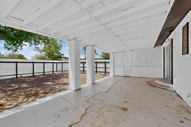 Building Photo - 824 Ortega Rd NW