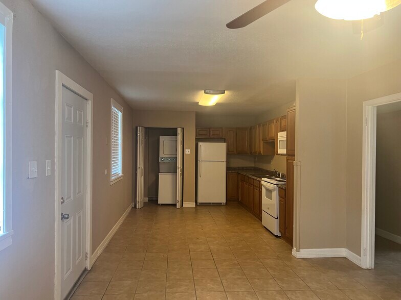 Building Photo - 2110 Willow St