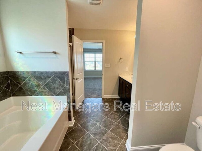 Building Photo - 5344 Debut Ave