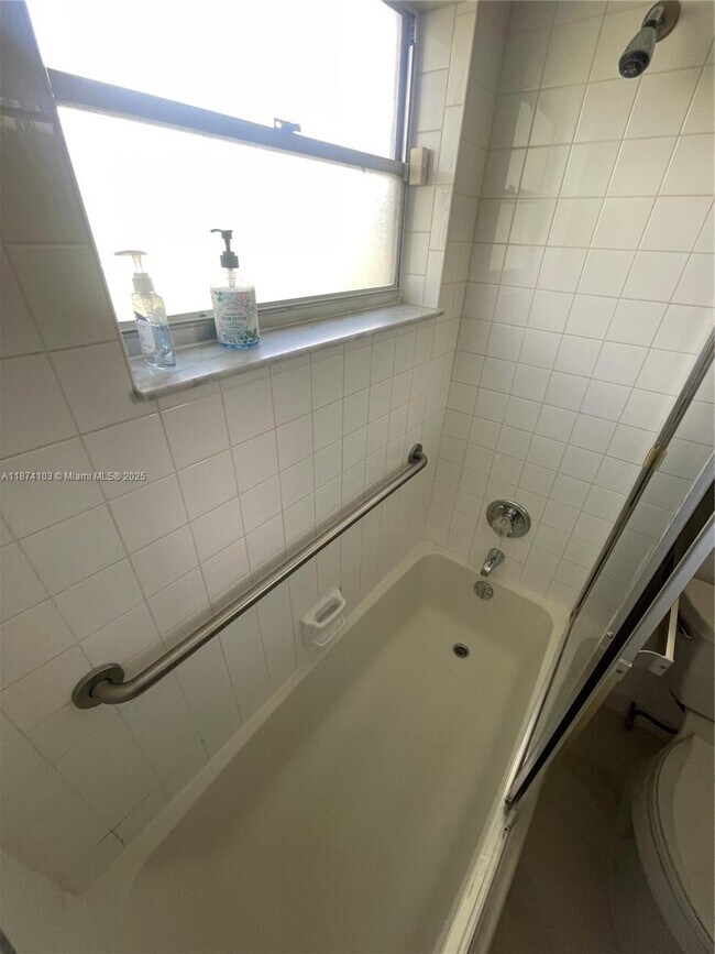 Building Photo - 9510 Seagrape Dr