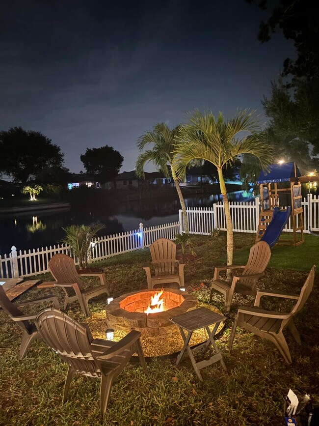 Building Photo - 533 SE 21st Ave