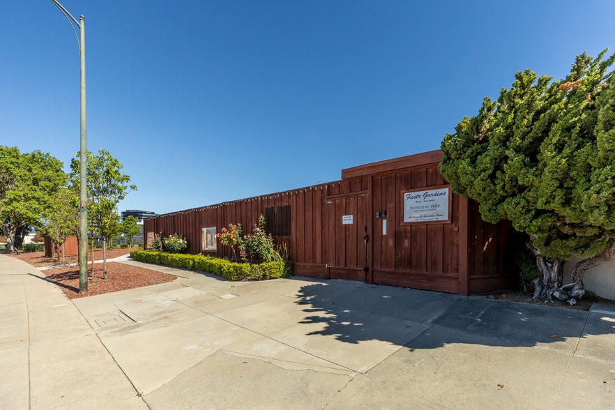 Building Photo - 2103 S Delaware St