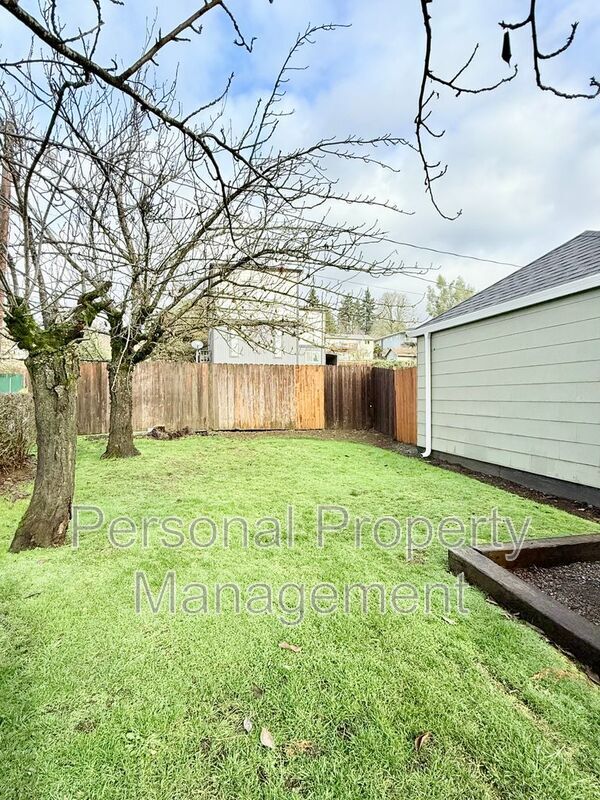 Building Photo - 1337 Z St