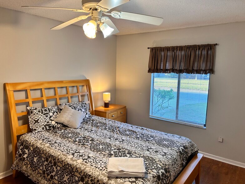 Building Photo - 4294 Tanglewilde Dr S