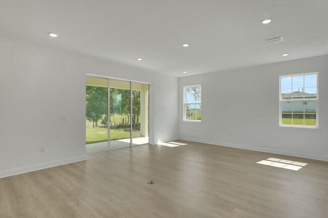 Building Photo - "Spacious 4-Bedroom Gem with 3 Full Baths in Charming Winter Garden!"