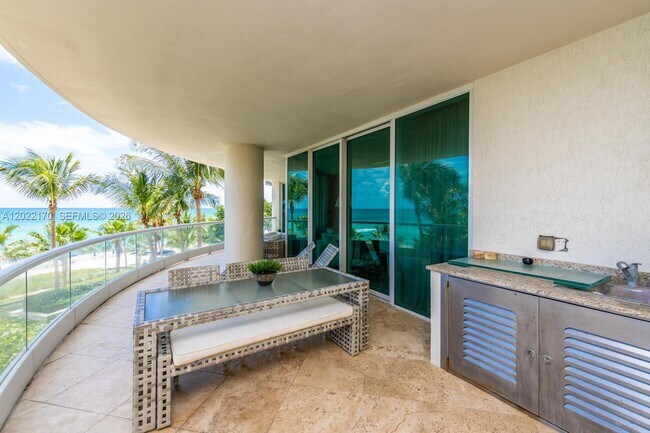 Building Photo - 16051 Collins Ave