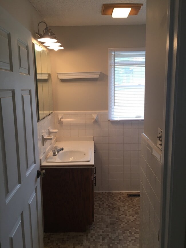 Building Photo - Great Studio Style Home!! Near Downtown!