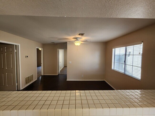 Building Photo - Lovely 2 Bed 2 Bath Downstairs Condo in Gr...