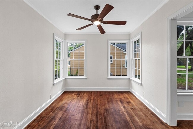 Building Photo - Remodeled...Ready for tenant!!!