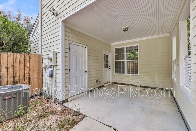 Building Photo - 2932 Sugarberry Ln