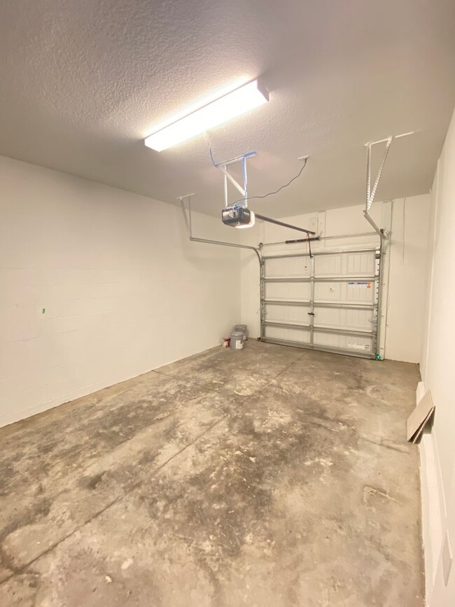 Building Photo - 9695 Ashworth Pl