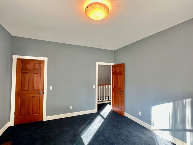 Building Photo - 10978 Squirrel Creek Rd