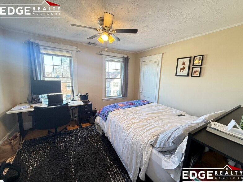 Building Photo - 81 Mapleton St