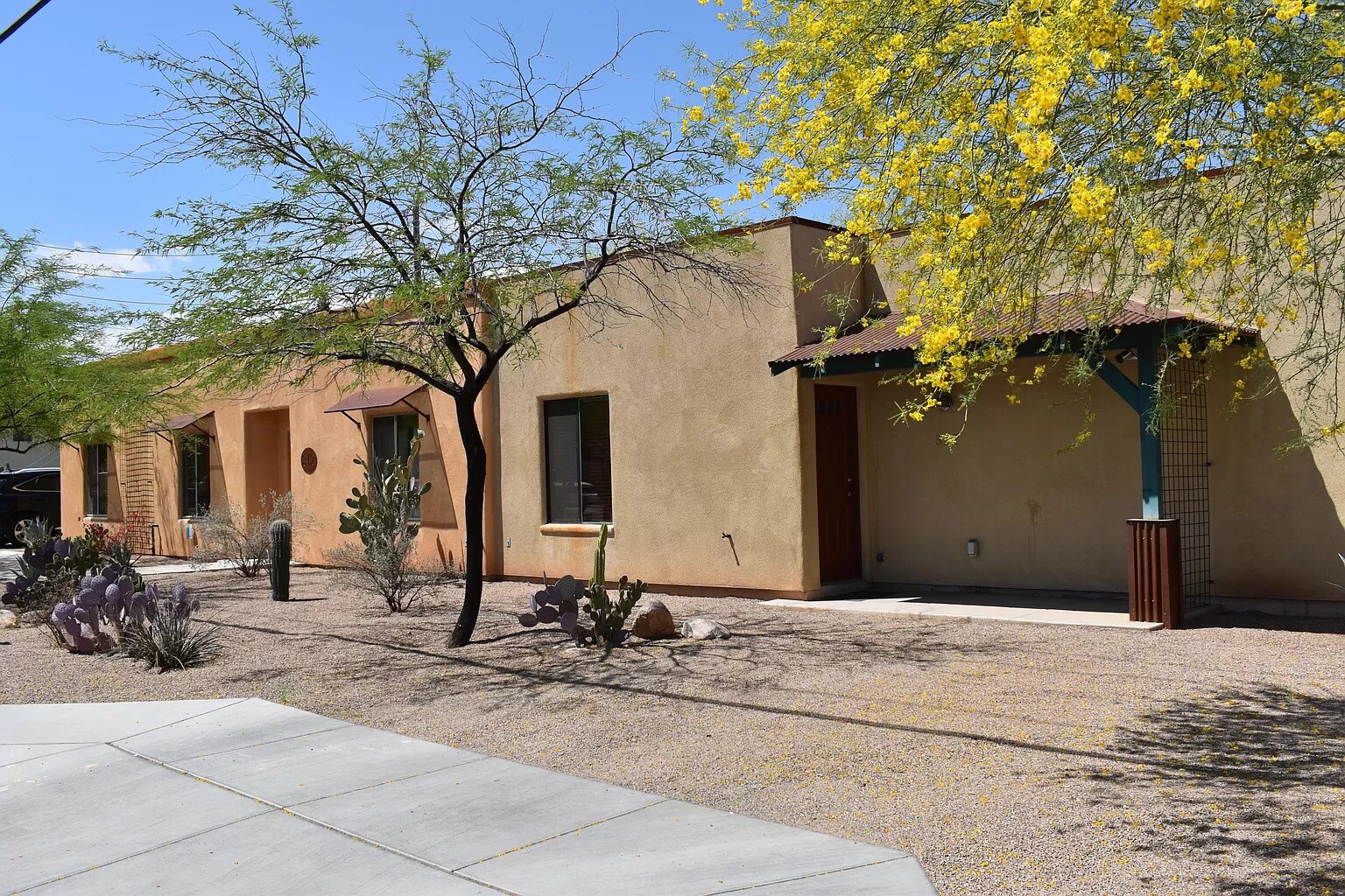 Building Photo - 312 S Cherry Ave