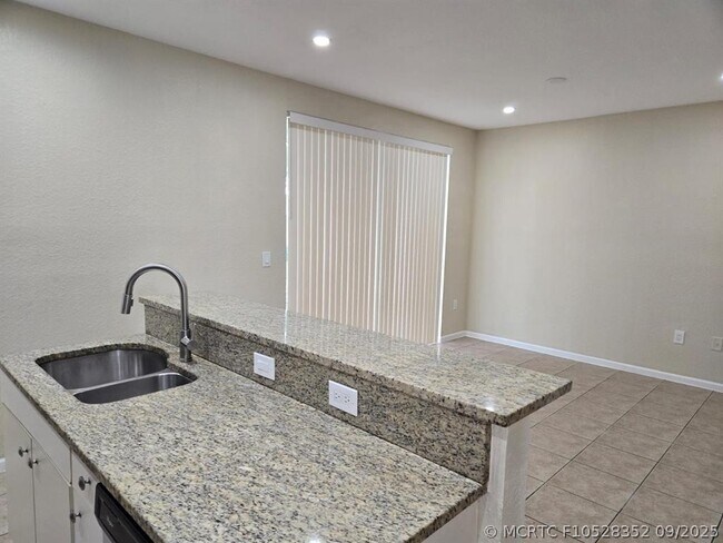 Building Photo - 8433 SW 25th Ct
