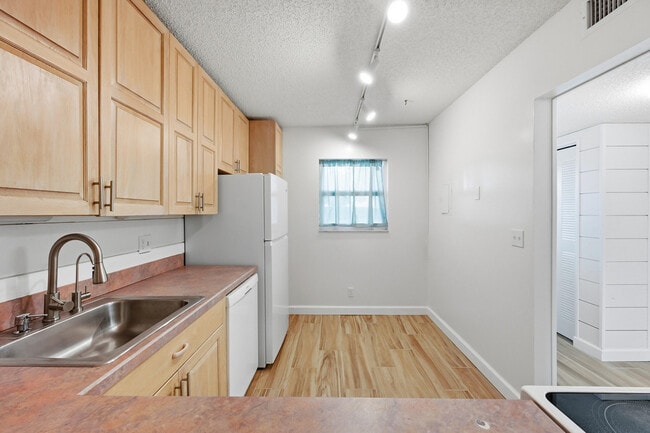 Building Photo - 2805 Casita Way
