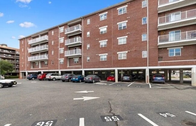 Building Photo - Modern 2BR / 2BA Condo with Balcony & Parking at Union Square – Hackensack