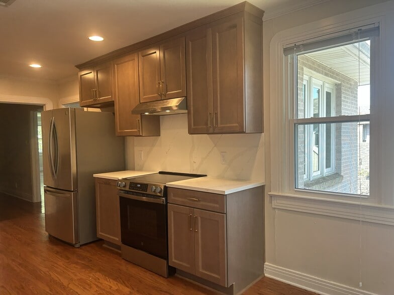 Building Photo - 67 S Wren St