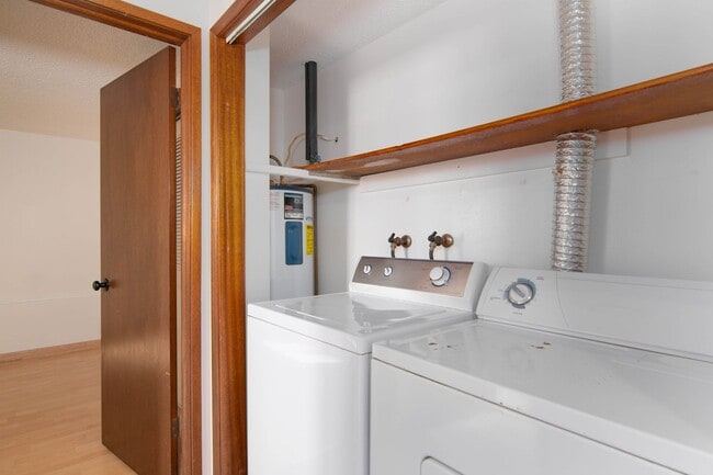 Building Photo - Freshly Updated 2 Bed 1 Bath Spokane Valle...