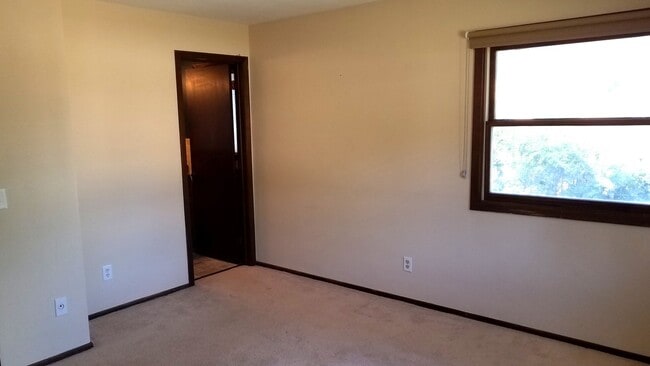 Building Photo - 4 Bedroom Duplex