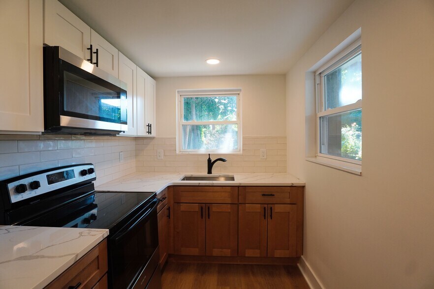 Building Photo - 5517 N Fairhill St