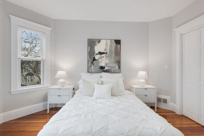 Building Photo - 38 Dorset St