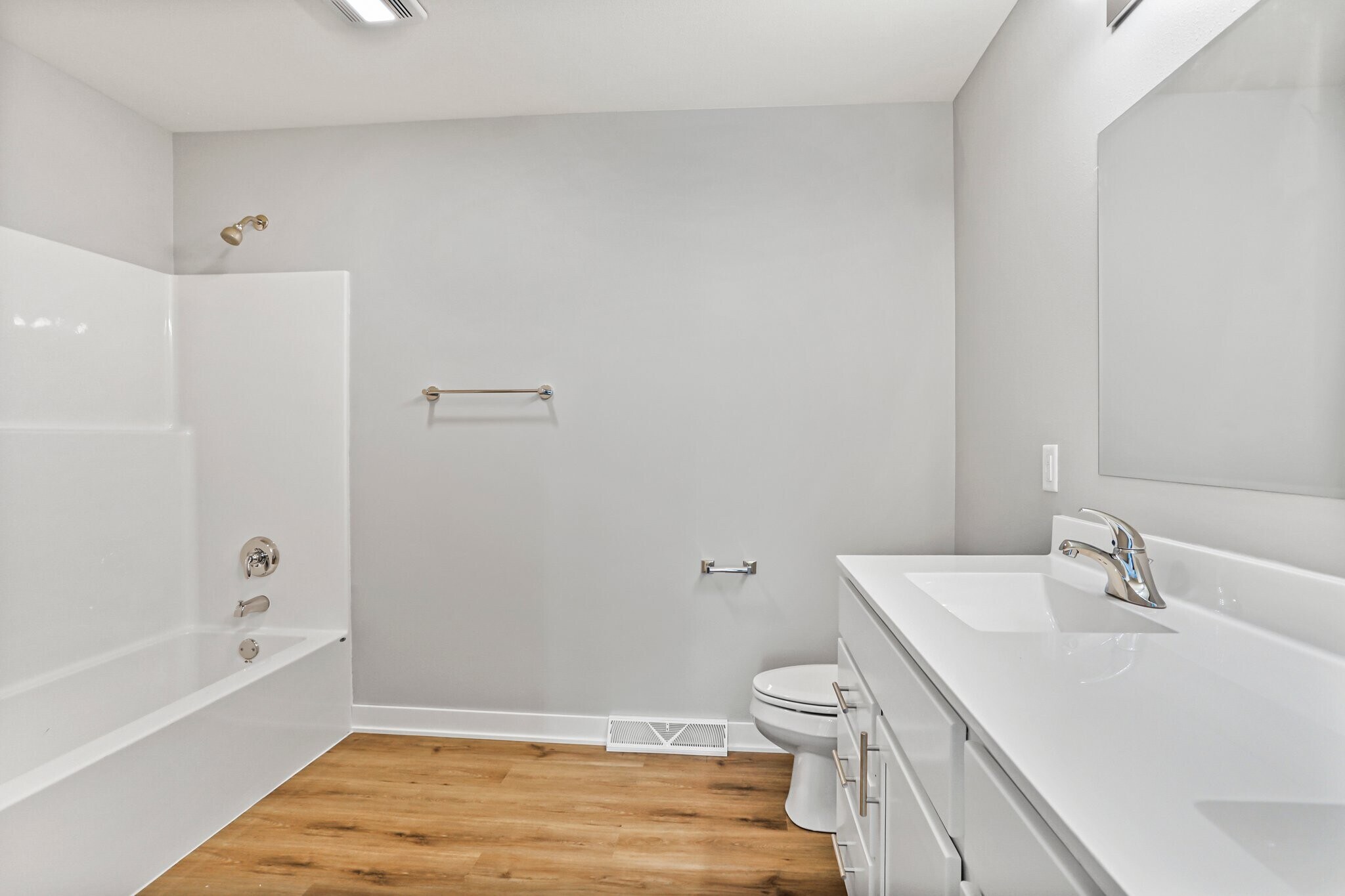 Master bath - 200 Chalet Dr