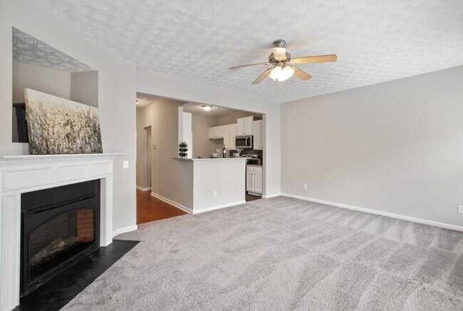 Building Photo - Fantastic 3bd/2.5ba home! Coming soon!