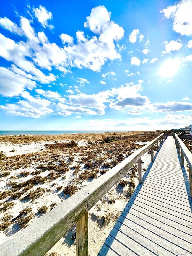 Building Photo - 253 Dune Rd