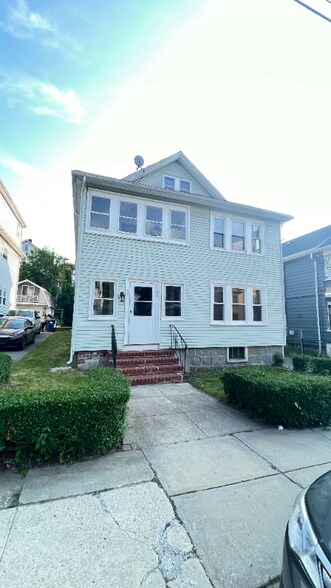 Building Photo - 99 Wellsmere Rd