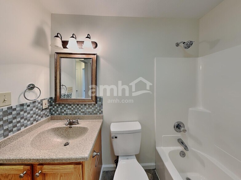 Building Photo - 559 Prince Dr