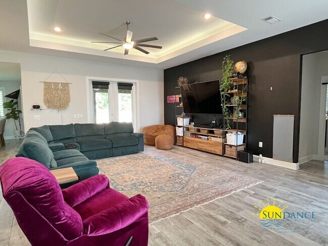 Building Photo - Efficient Solar 4-Bedroom Home in Navarre’s La Fontaine Gated Community with Deeded Beach Access!