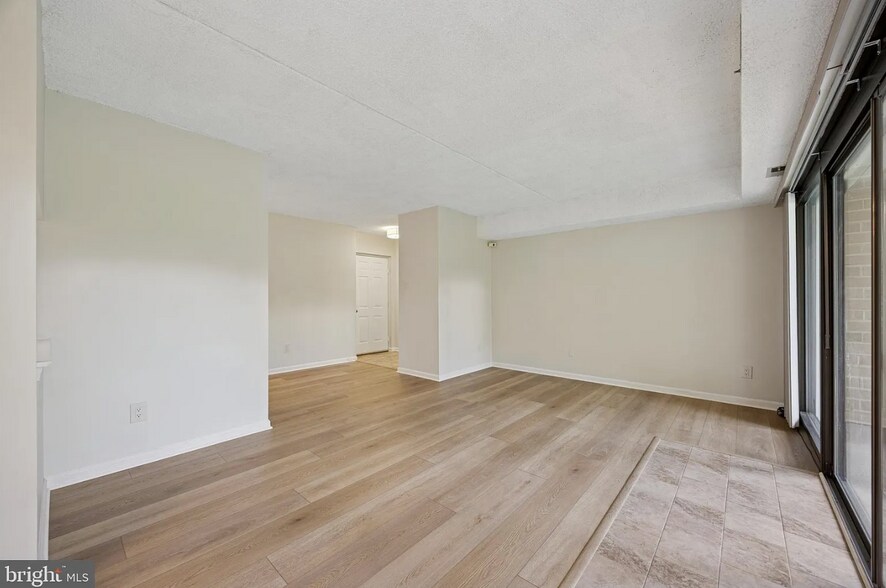 Building Photo - 42 Hermitage Dr