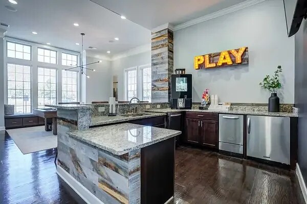 Building Photo - 302 13th St S