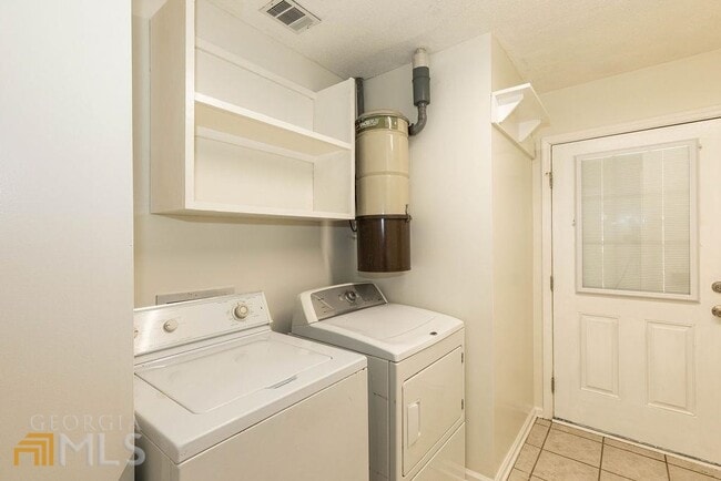 Building Photo - 404 E First St