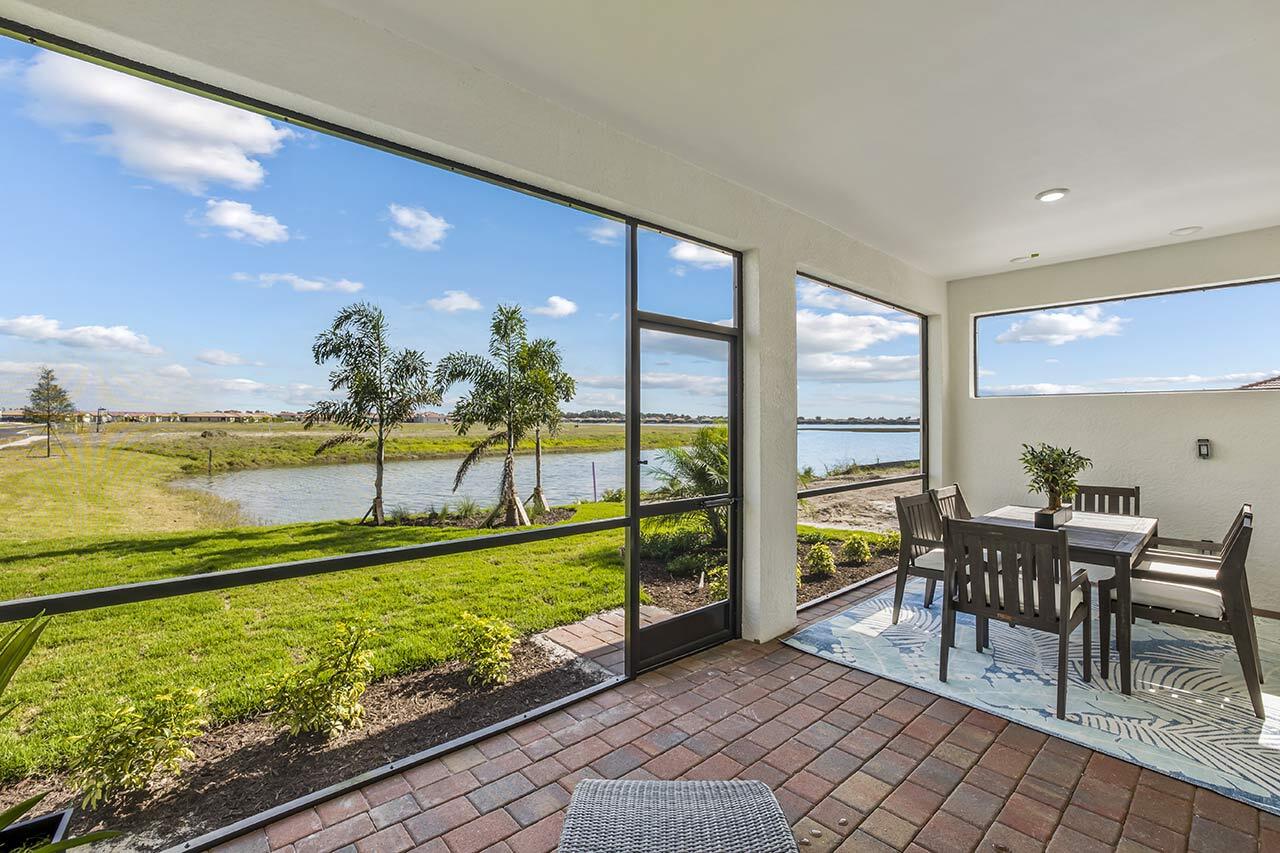 Large Lania, water view - 748 Ravello Blvd