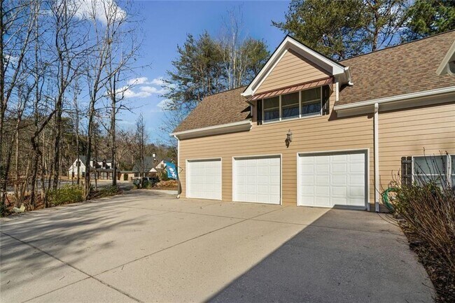 Building Photo - 4640 Chestatee Pointe Rd